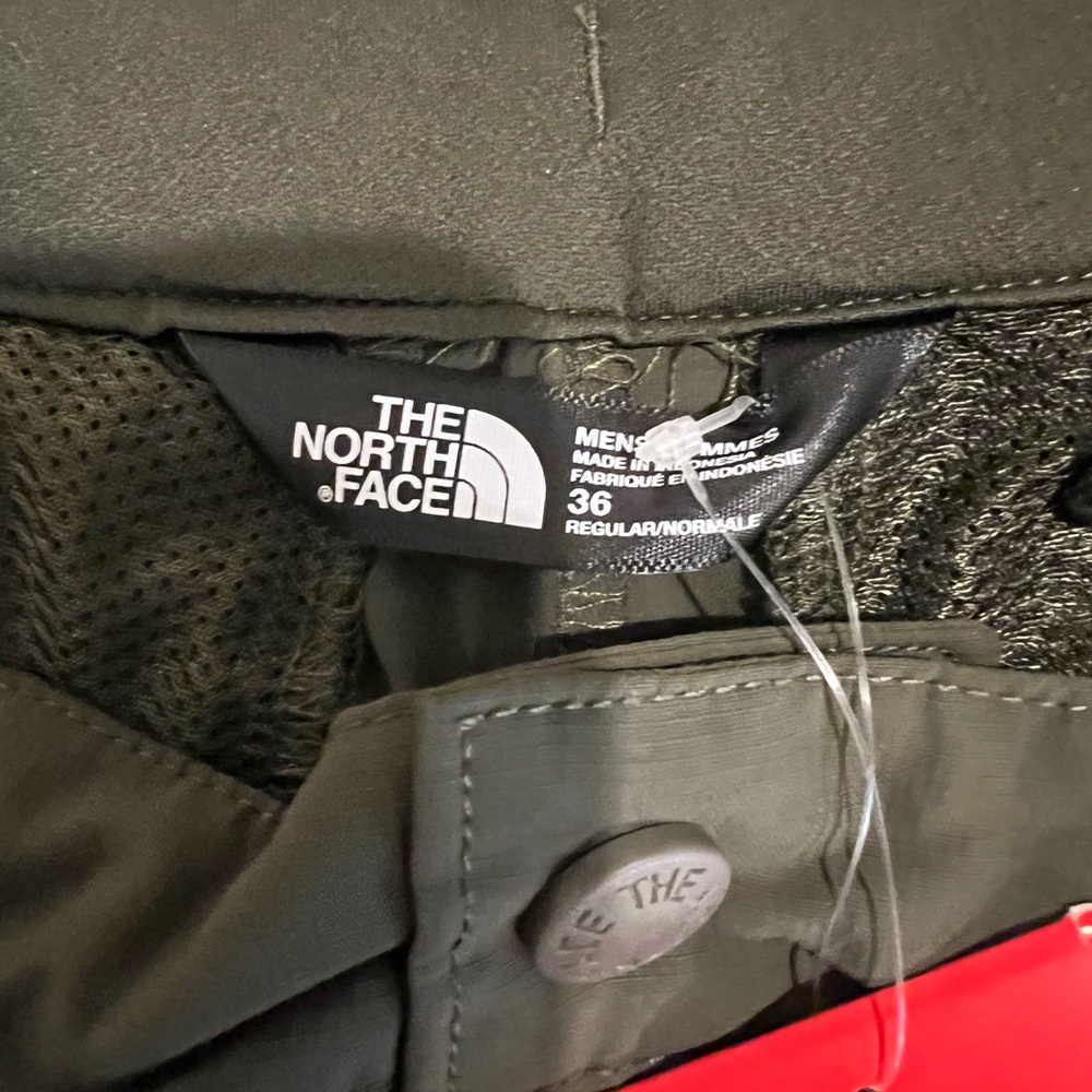 The North Face Olive Green Men's Flat Front Shorts - Picture 4 of 4